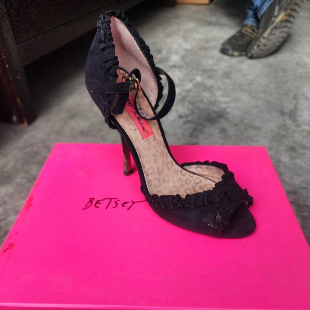 Betsey Johnson black strappy stilettos size 7